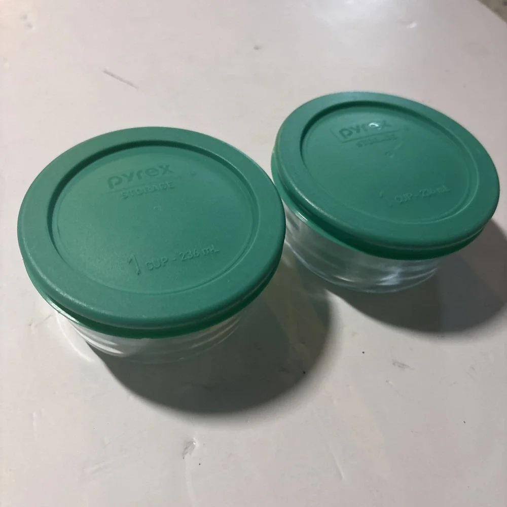 Pyrex Lot Of 2 7202 1 Cup Green Tinted Glass Bowls & Green Lids EUC